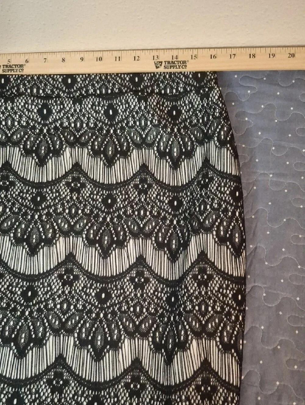 Melissa Paige Black Over White Lace-Pattern Pencil Skirt Size Small